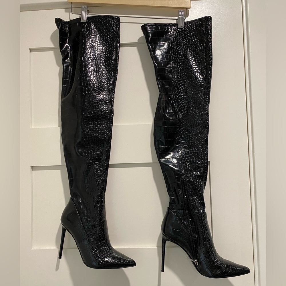 STEVE MADDEN Vava Black Crocodile High Boots Never Worn Size 7.5